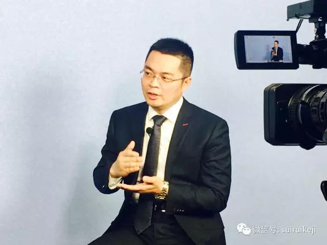 隨銳舒騁