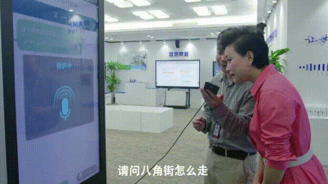 萌娃機(jī)器人