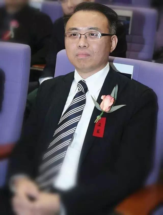 清華大學經(jīng)濟管理學院黨委副書記 清華大學互聯(lián)網(wǎng)產(chǎn)業(yè)研究院院長 朱巖教授