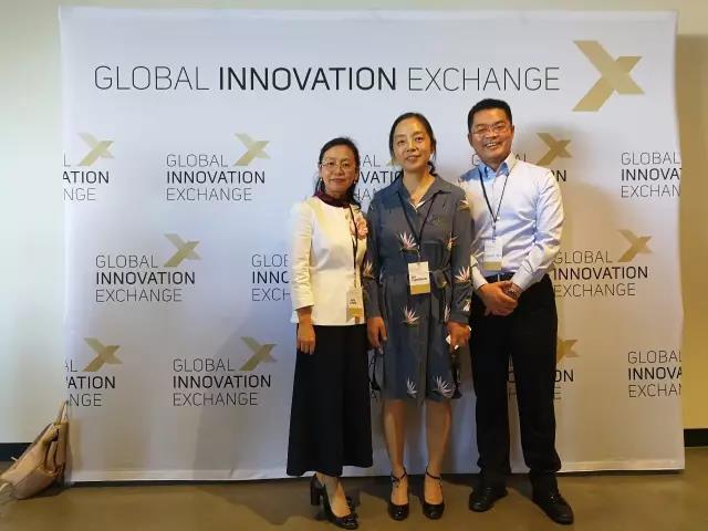 舒騁與GIX院長史元春教授(中)