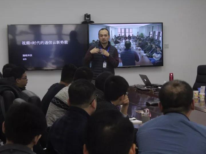 隨銳科技副總裁兼銷售運(yùn)營中心總經(jīng)理胡偉為大家講解行業(yè)趨勢